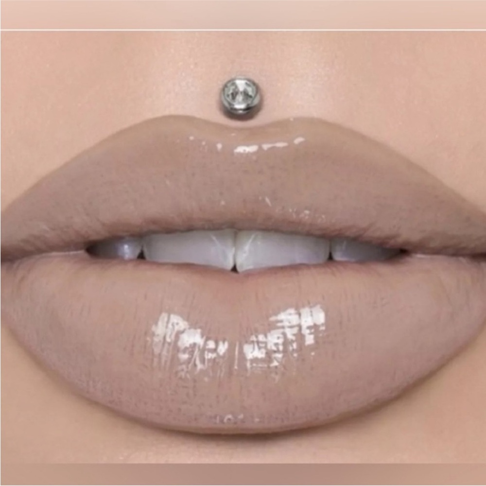 SILK ROPE - The Gloss by Jeffree Star. Brand new in box. Crème brulee taste!